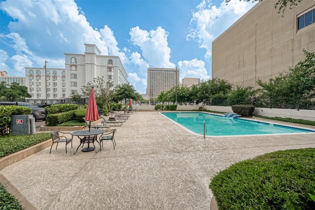 5150 Hidalgo St Unit 204, Houston, TX 77056 - community pool with a patio and a city view