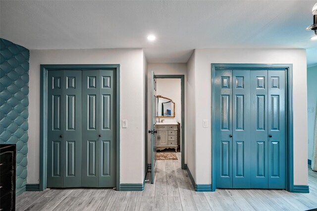 4019 Grennoch Ln, Houston, TX 77025 - foyer featuring light wood-type flooring and baseboards