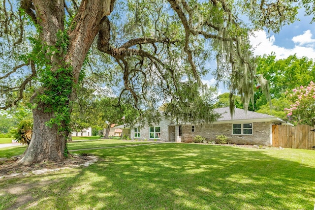 105 Pleasant Valley Dr, West Columbia, TX 77486 - view of front of home featuring brick siding