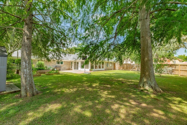 105 Pleasant Valley Dr, West Columbia, TX 77486 - fenced backyard with a patio