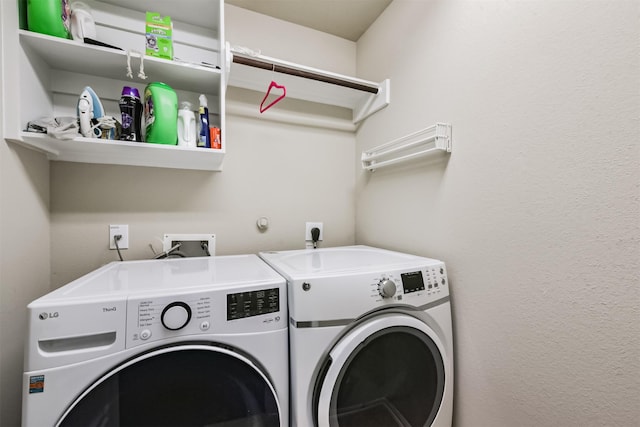 2012 Post Oak Ct, Pearland, TX 77581 - laundry area featuring separate washer and dryer