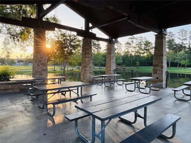 31 Floral Vista Dr, Tomball, TX 77375 - surrounding community with a patio and outdoor dining space