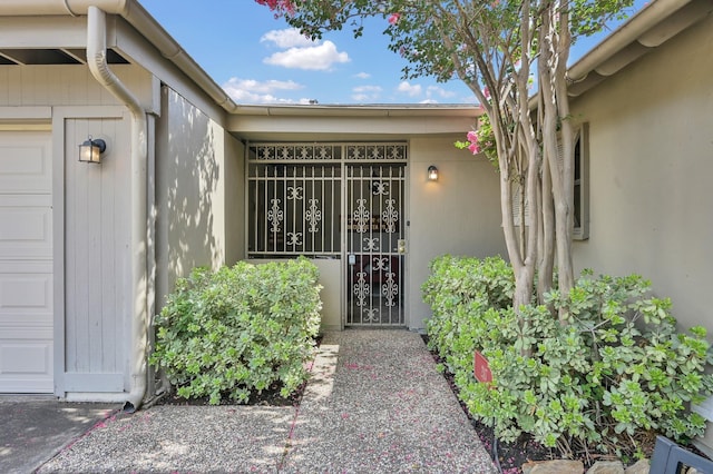 2117 Nantucket Dr, Houston, TX 77057 - view of exterior entry featuring stucco siding