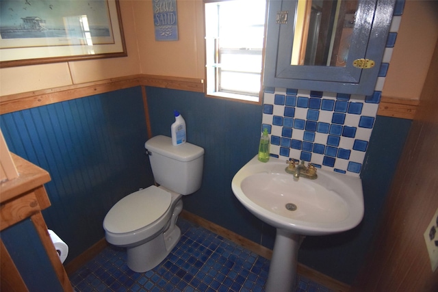 123 Sandpiper Ave, Surfside Beach, TX 77541 - bathroom with toilet and wainscoting