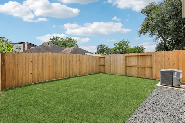 3720 Nathaniel Brown St, Houston, TX 77021 - view of fenced backyard