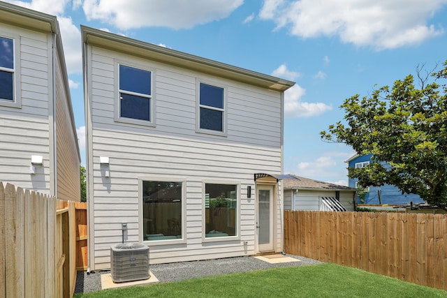 3720 Nathaniel Brown St, Houston, TX 77021 - rear view of house featuring a fenced backyard