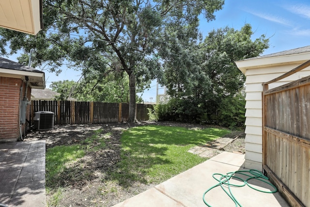 9226 Kapri Ln, Houston, TX 77025 - fenced backyard with a patio area