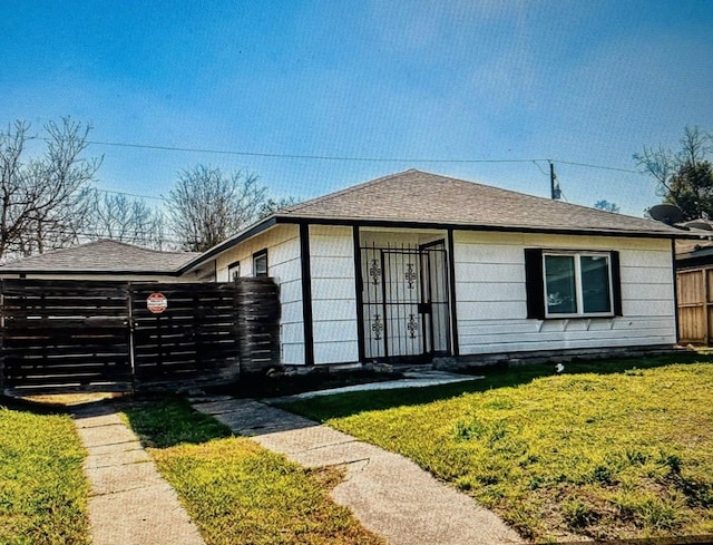 7005 Kassarine Pass, Houston, TX 77033 - bungalow featuring a shingled roof