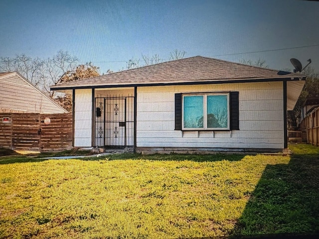 7005 Kassarine Pass, Houston, TX 77033 - single story home featuring a shingled roof