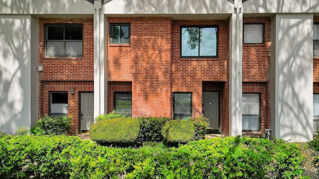 2608 Bering Dr Unit 2608, Houston, TX 77057 - property entrance with brick siding