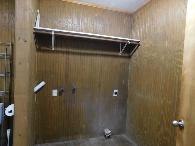 415 E Sherwood Dr, Livingston, TX 77351 - laundry room featuring electric dryer hookup