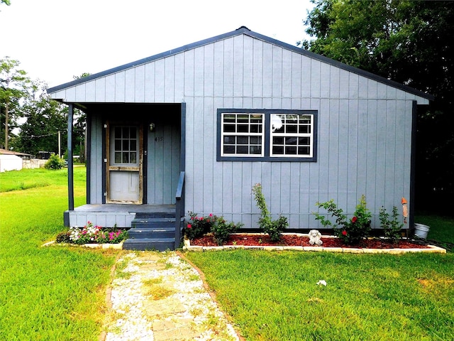 415 E Sherwood Dr, Livingston, TX 77351 - view of front of property with a front yard