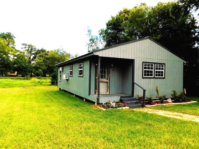 415 E Sherwood Dr, Livingston, TX 77351 - view of front facade with a front lawn and cooling unit