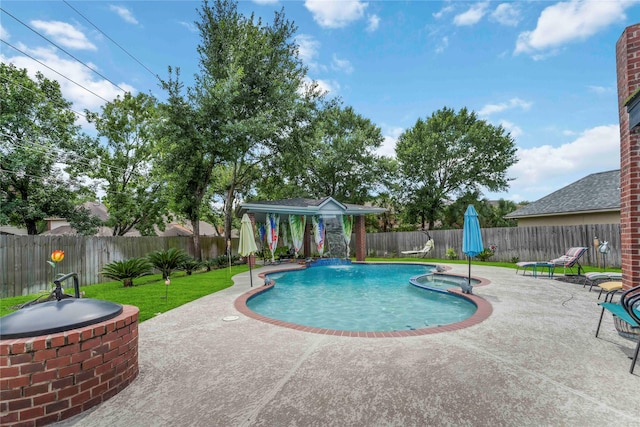 8002 Laguna Springs Ct, Houston, TX 77095 - view of swimming pool with a patio, a fenced backyard, and a pool with connected hot tub