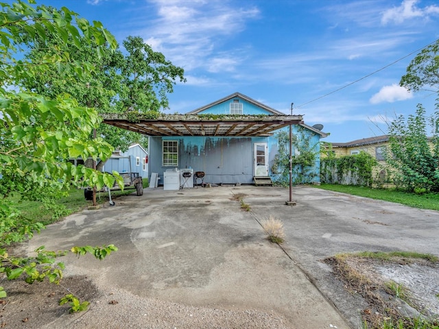 1214 W 6th St, Freeport, TX 77541 - rear view of house featuring a carport