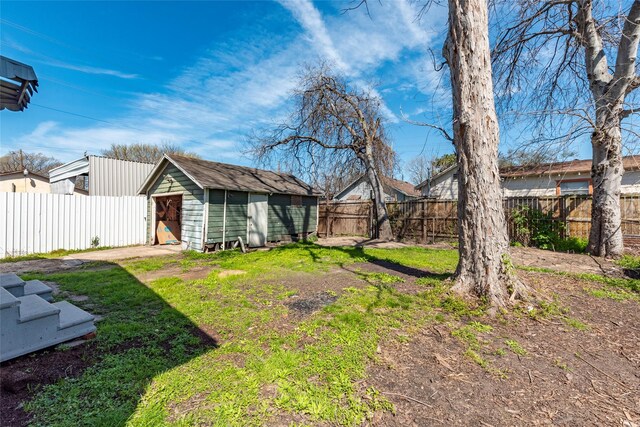 7609 Avenue Ave E, Houston, TX 77012 - fenced backyard featuring a storage shed and a detached garage