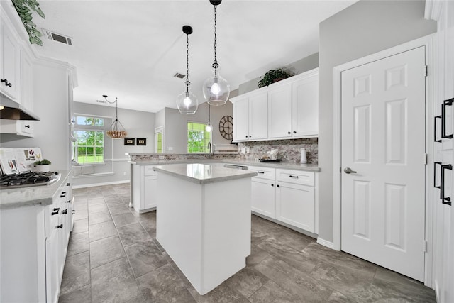 14 Creek Forest Ln, Conroe, TX 77384