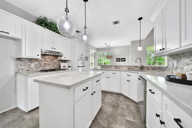 14 Creek Forest Ln, Conroe, TX 77384