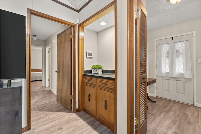 2006 Echo Ridge Ct, Houston, TX 77339 - hall with light wood-style flooring and a textured ceiling