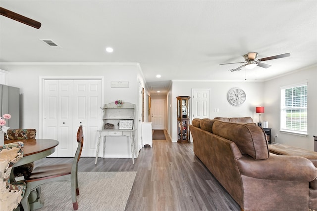 530 W Sherwood Forest Dr W, Woodville, TX 75979 - living area featuring a ceiling fan, attic access, wood finished floors, ornamental molding, and recessed lighting