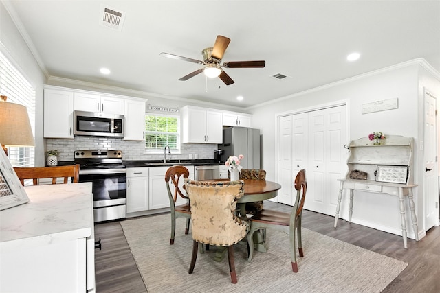 530 W Sherwood Forest Dr W, Woodville, TX 75979 - dining space featuring crown molding, dark wood finished floors, a ceiling fan, and recessed lighting