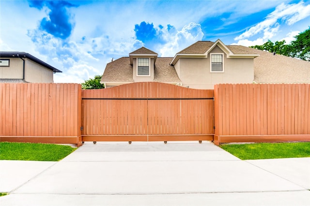 1403 Wakefield Dr, Houston, TX 77018 - view of yard featuring a gate