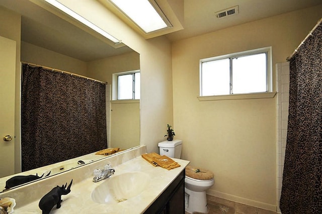 13706 Towneway Dr, Sugar Land, TX 77498 - full bath with vanity and curtained shower