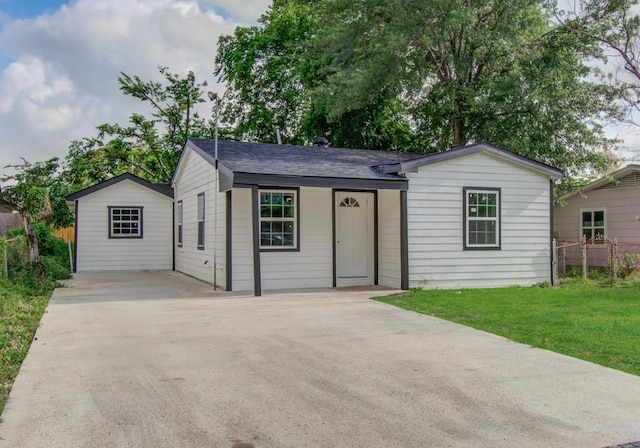 10309 Wiggins St, Houston, TX 77029 - ranch-style home featuring driveway and roof with shingles