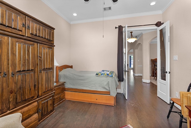 31304 New Forest Park Ln, Spring, TX 77386 - bedroom featuring arched walkways, dark wood-style flooring, ornamental molding, recessed lighting, and ceiling fan