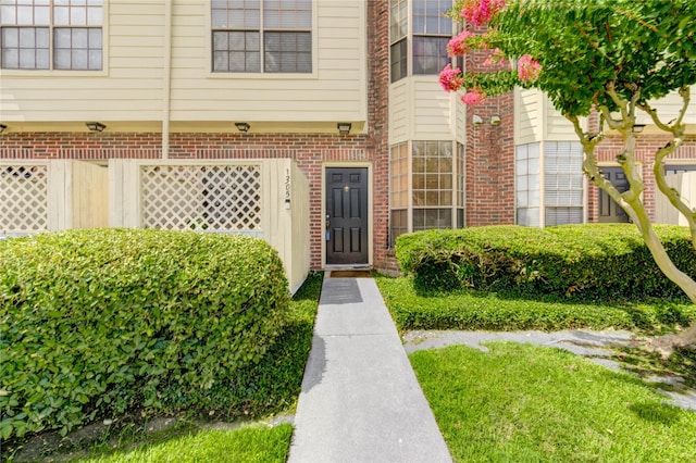 2121 El Paseo St Unit 1305, Houston, TX 77054 - doorway to property featuring brick siding