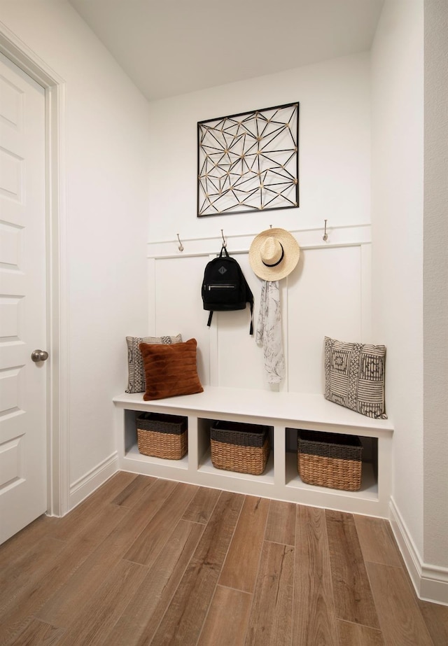 9402 Orchard Trl, Missouri City, TX 77459 - mudroom with wood finished floors