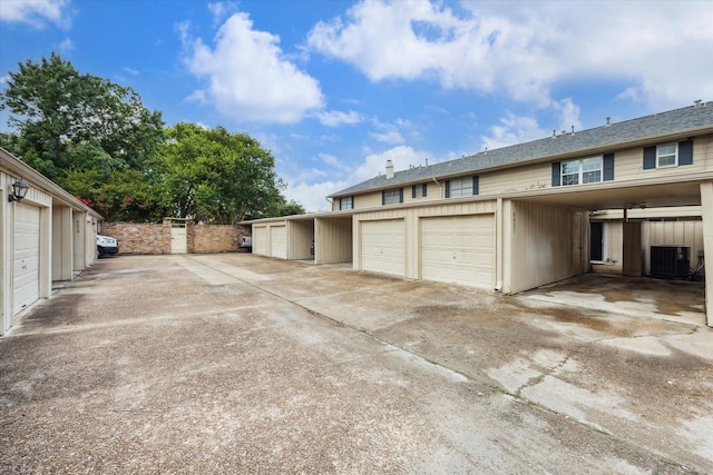 6451 Olympia Dr Unit 96, Houston, TX 77057 - view of garage
