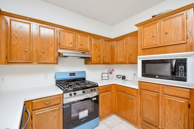 9338 Corner Oak Ln, Houston, TX 77036 - kitchen with stainless steel range with gas stovetop, under cabinet range hood, black microwave, and light countertops