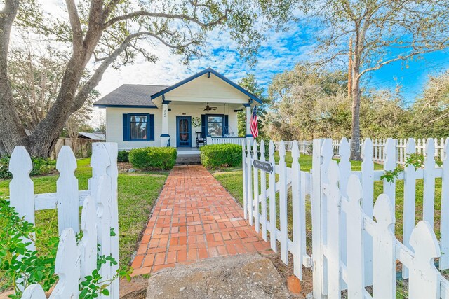 724 S Tesch St, Bellville, TX 77418 - photo 1