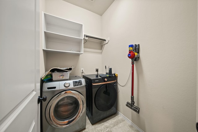 1303 Paradise Creek Ln, Rosenberg, TX 77471 - laundry area featuring washer and dryer and baseboards
