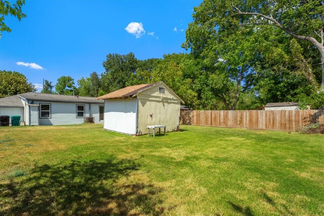 510 Jerry St, Houston, TX 77022 - view of yard featuring a shed