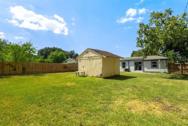 510 Jerry St, Houston, TX 77022 - fenced backyard featuring a storage shed