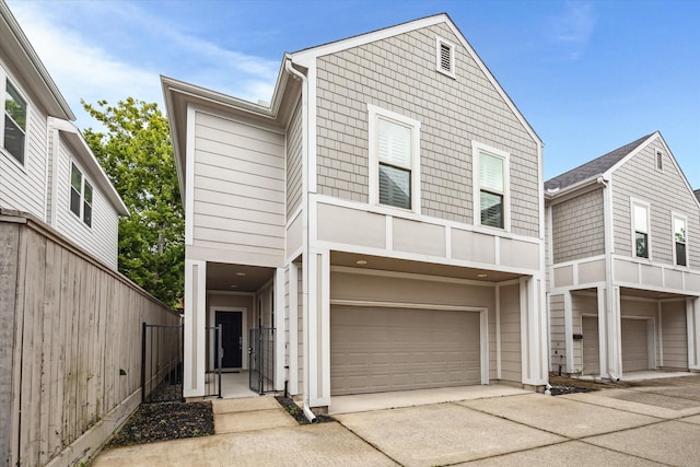 1707 Crockett St Unit A, Houston, TX 77007 - multi unit property featuring a garage and concrete driveway
