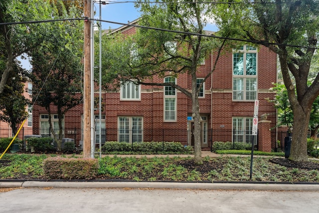2516 Bagby St, Houston, TX 77006 - view of front facade with brick siding