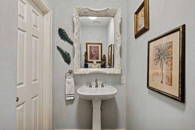 2516 Bagby St, Houston, TX 77006 - view of bathroom