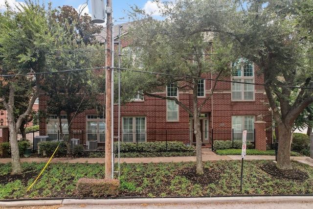 2516 Bagby St, Houston, TX 77006 - multi unit property featuring brick siding