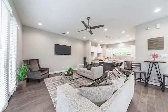 1329 Buescher Dr, Houston, TX 77043 - photo 2