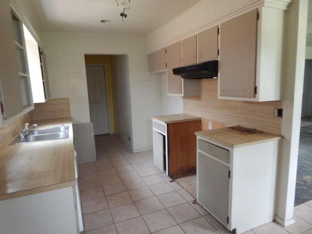 5431 45th St, Lubbock, TX 79414 - kitchen with under cabinet range hood, decorative backsplash, light tile patterned floors, and light countertops