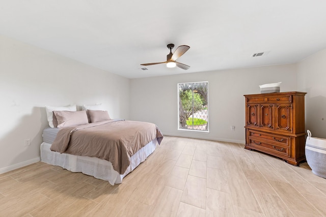 3915 Southmore Cir, Houston, TX 77004 - bedroom featuring light wood-style floors and ceiling fan