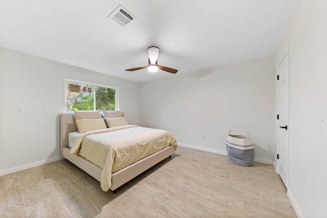 3915 Southmore Cir, Houston, TX 77004 - bedroom featuring ceiling fan and baseboards