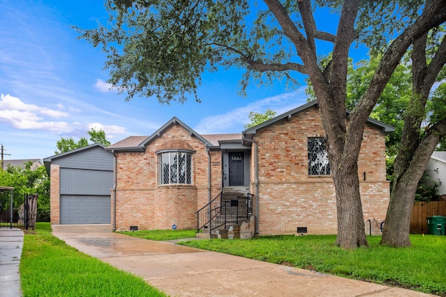 3915 Southmore Cir, Houston, TX 77004 - ranch-style house featuring brick siding, a garage, crawl space, and driveway