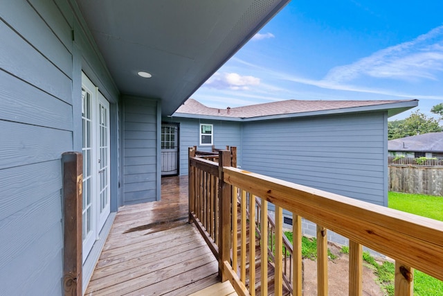 3915 Southmore Cir, Houston, TX 77004 - view of wooden terrace