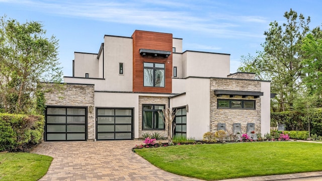 18 Pronghorn Pl, The Woodlands, TX 77389 - contemporary house featuring stone siding, decorative driveway, and a front lawn