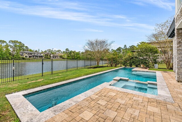 18 Pronghorn Pl, The Woodlands, TX 77389 - view of pool with a pool with connected hot tub, a fenced backyard, a patio, and a water view