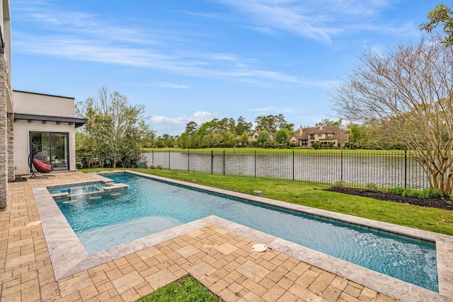 18 Pronghorn Pl, The Woodlands, TX 77389 - view of swimming pool featuring a pool with connected hot tub, a patio area, a water view, and a fenced backyard